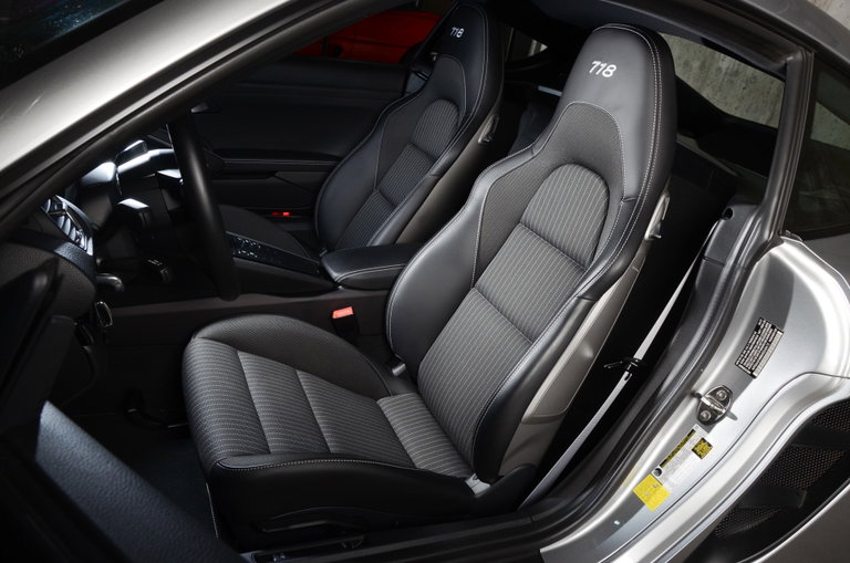 Porsche 718 Cayman T