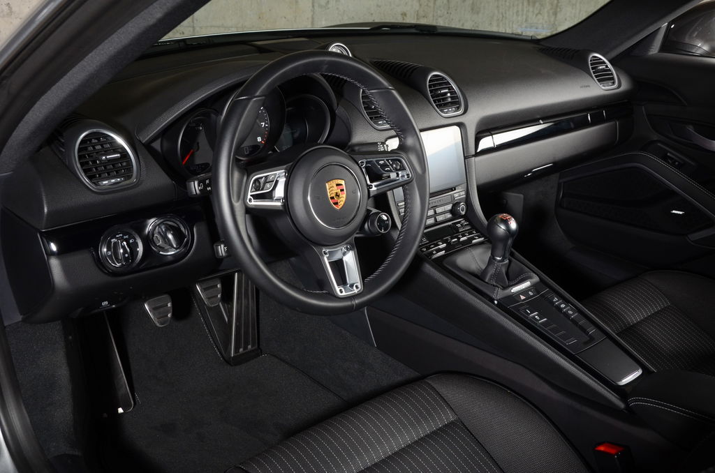 Porsche 718 Cayman T