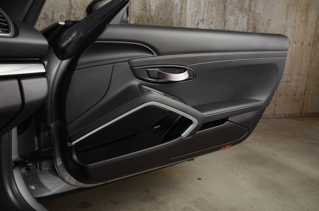 Porsche 718 Cayman T