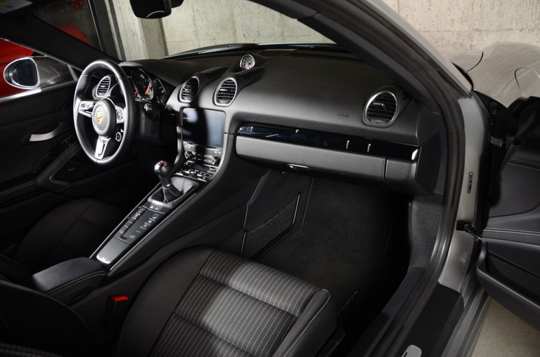 Porsche 718 Cayman T