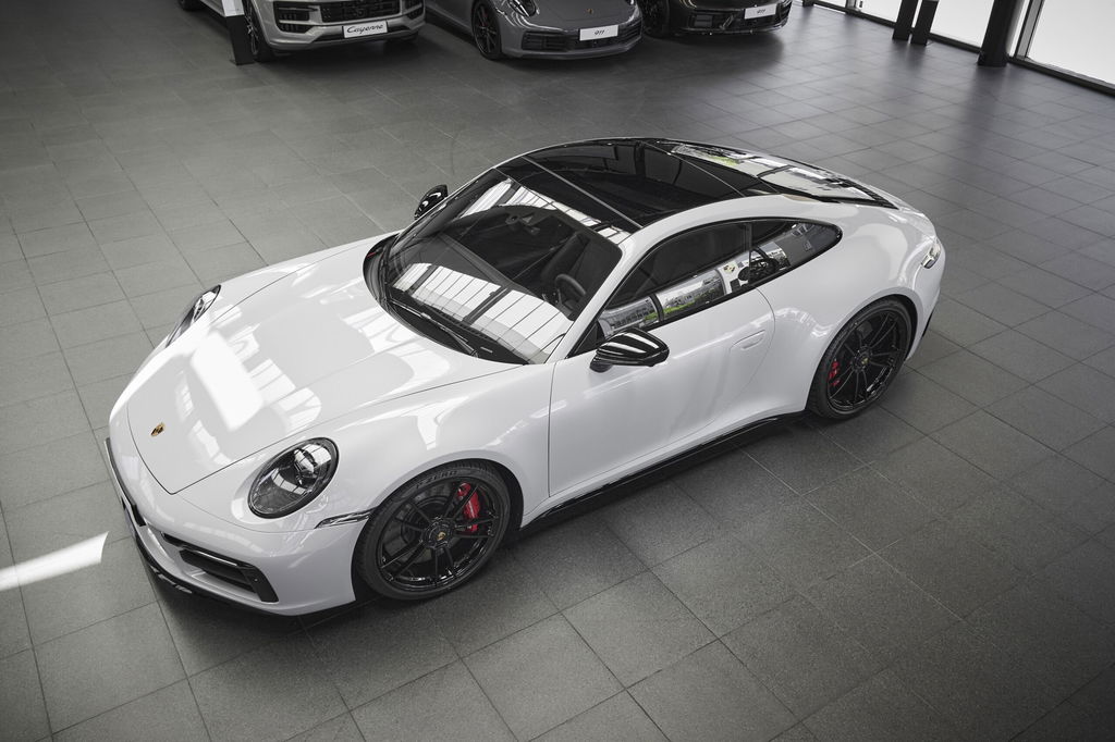 Porsche 992 Carrera 4 GTS