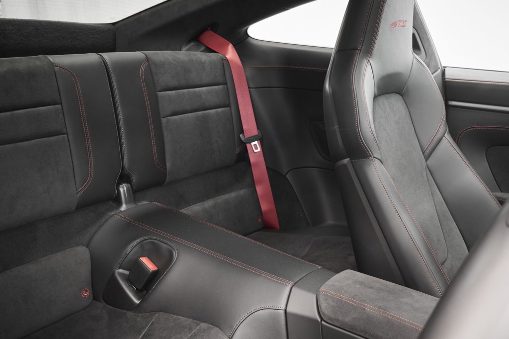 Porsche 992 Carrera 4 GTS