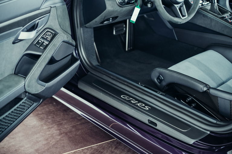 Porsche 718 Cayman GT4 RS