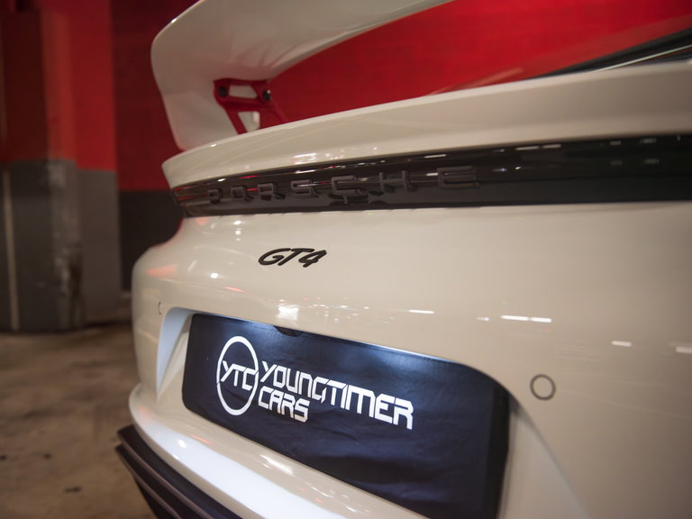 Porsche 718 Cayman GT4