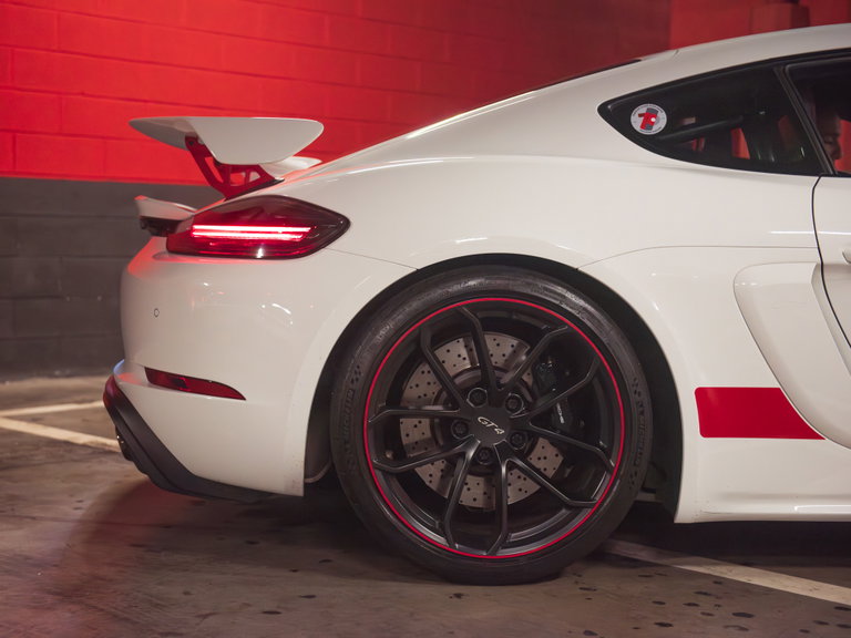 Porsche 718 Cayman GT4