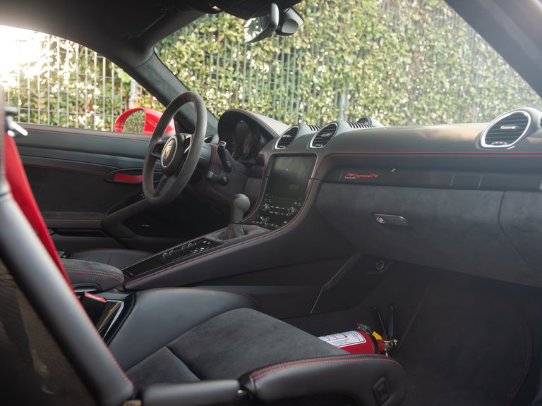 Porsche 718 Cayman GT4