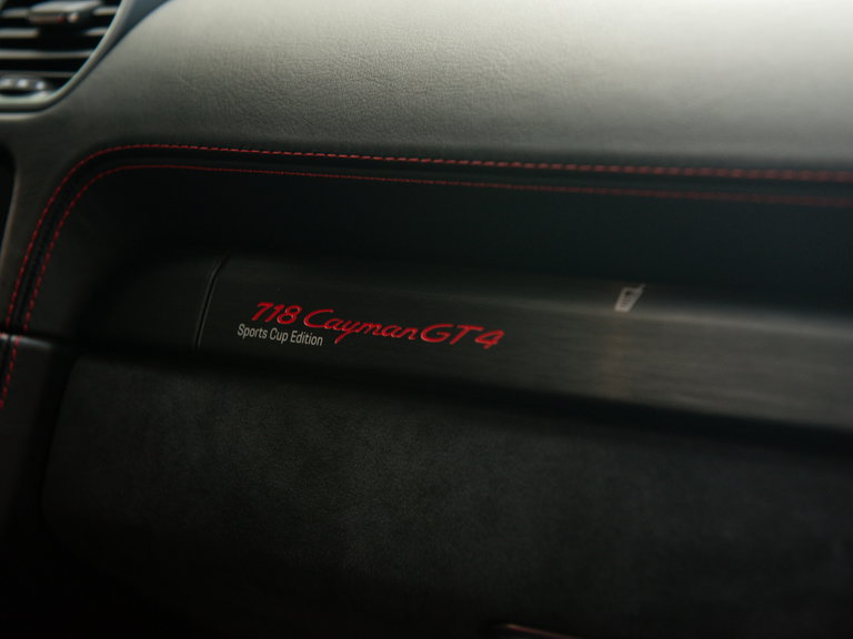 Porsche 718 Cayman GT4