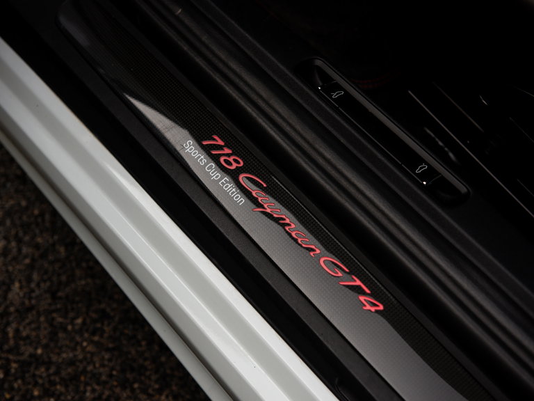 Porsche 718 Cayman GT4