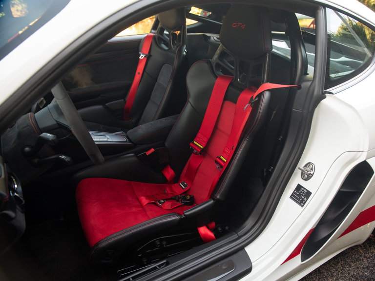 Porsche 718 Cayman GT4