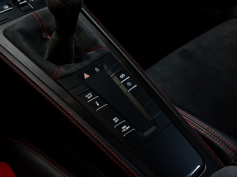 Porsche 718 Cayman GT4
