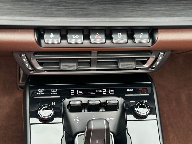 Porsche 992 Carrera 4 GTS