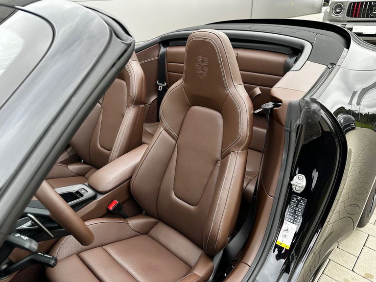 Porsche 992 Carrera 4 GTS