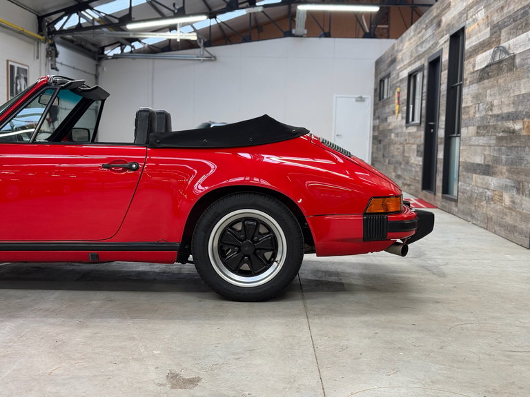 Porsche 911 Carrera 3.2 (US)