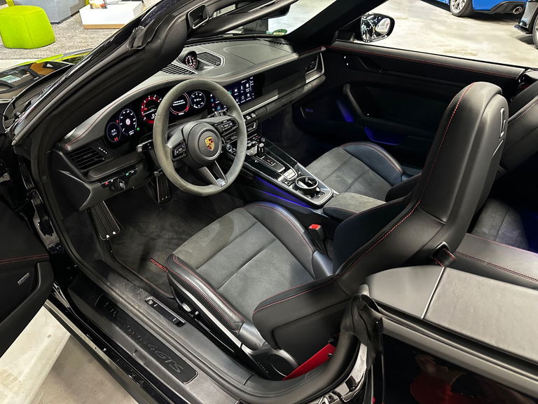 Porsche 992 Carrera 4 GTS