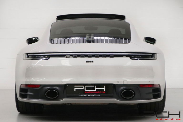 Porsche 992 Carrera 4