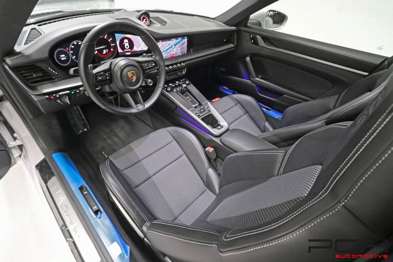 Porsche 992 Carrera 4