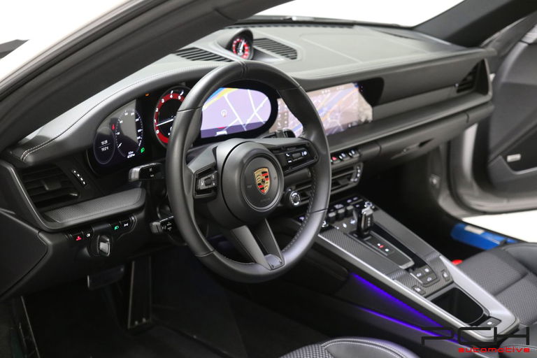 Porsche 992 Carrera 4