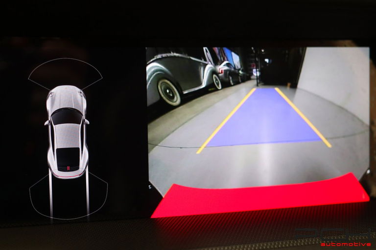 Porsche 992 Carrera 4