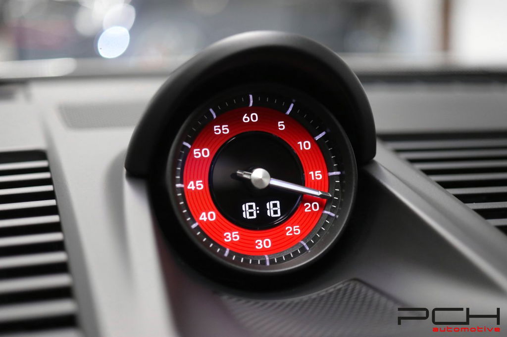 Porsche 992 Carrera 4