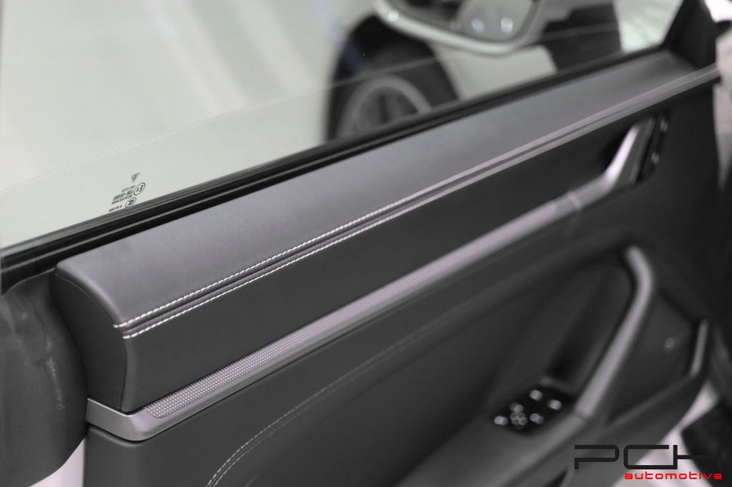 Porsche 992 Carrera 4