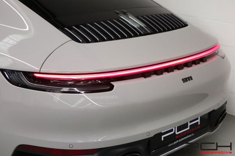 Porsche 992 Carrera 4