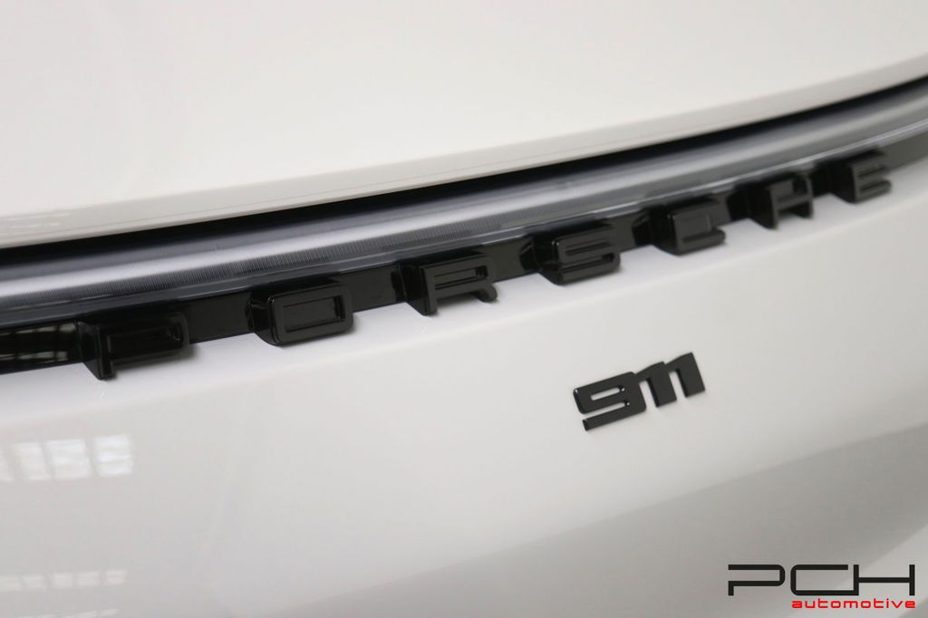 Porsche 992 Carrera 4