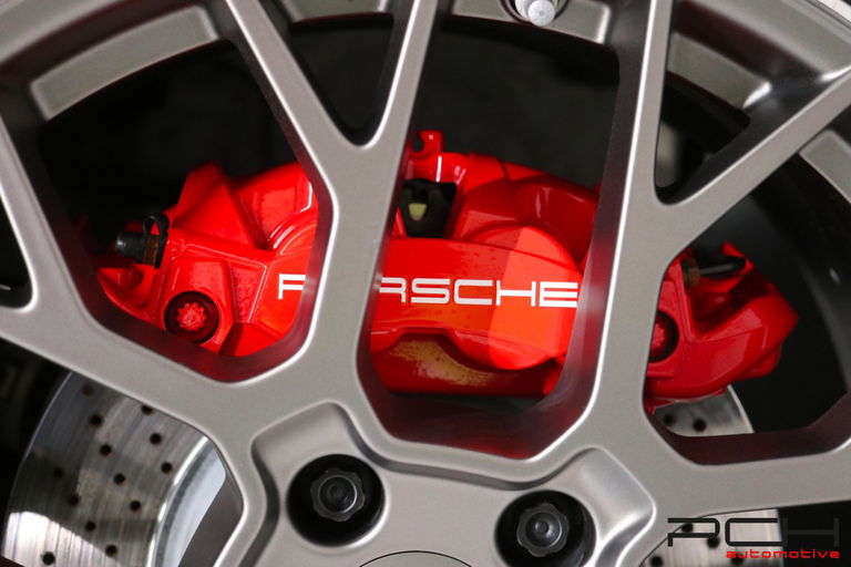 Porsche 992 Carrera 4