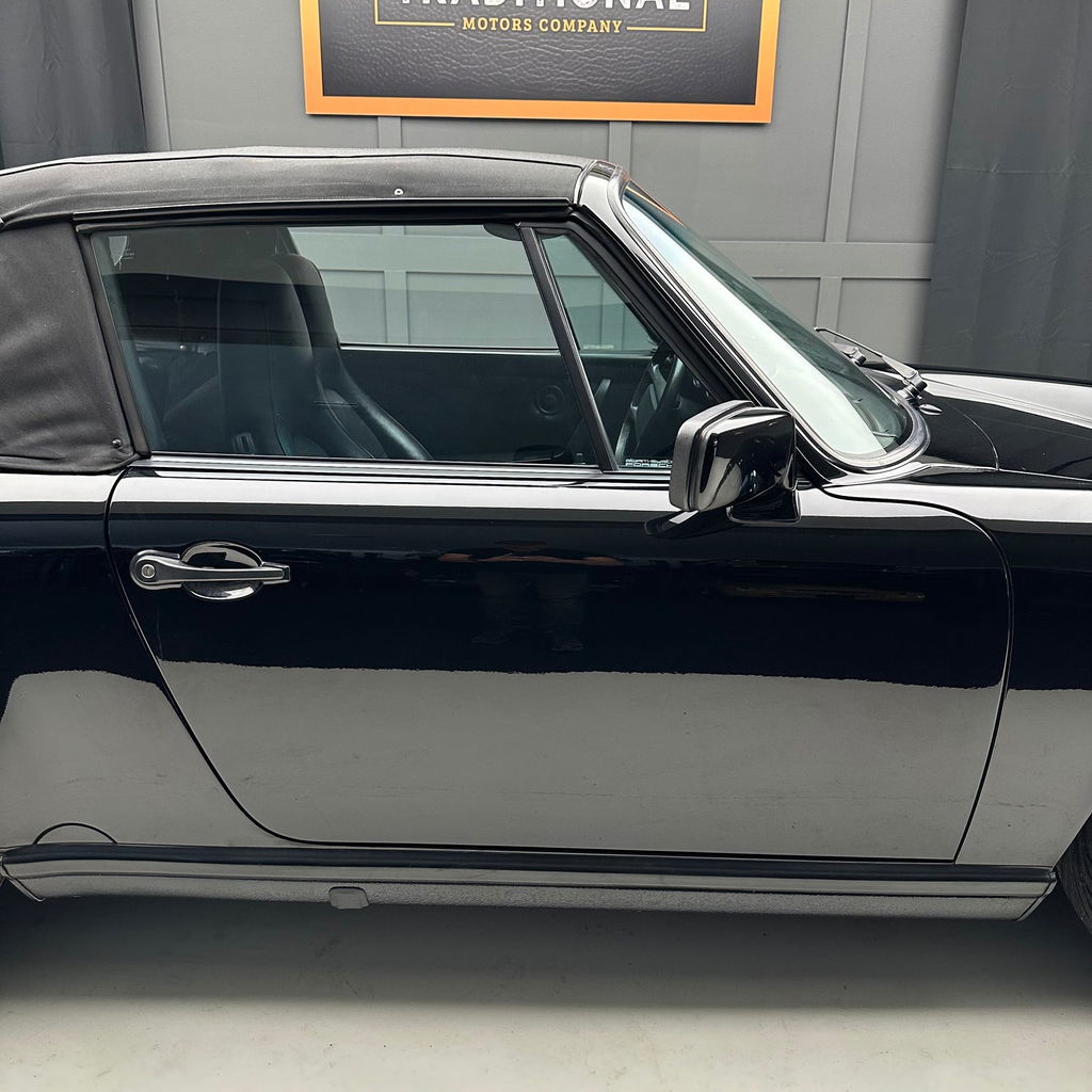 Porsche 911 Carrera 3.2 (US)