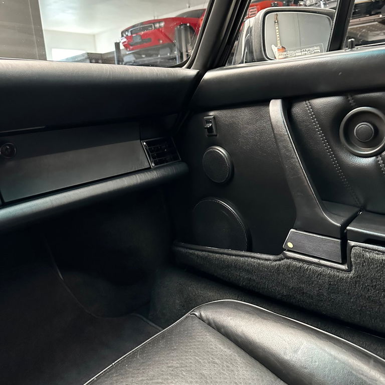 Porsche 911 Carrera 3.2 (US)