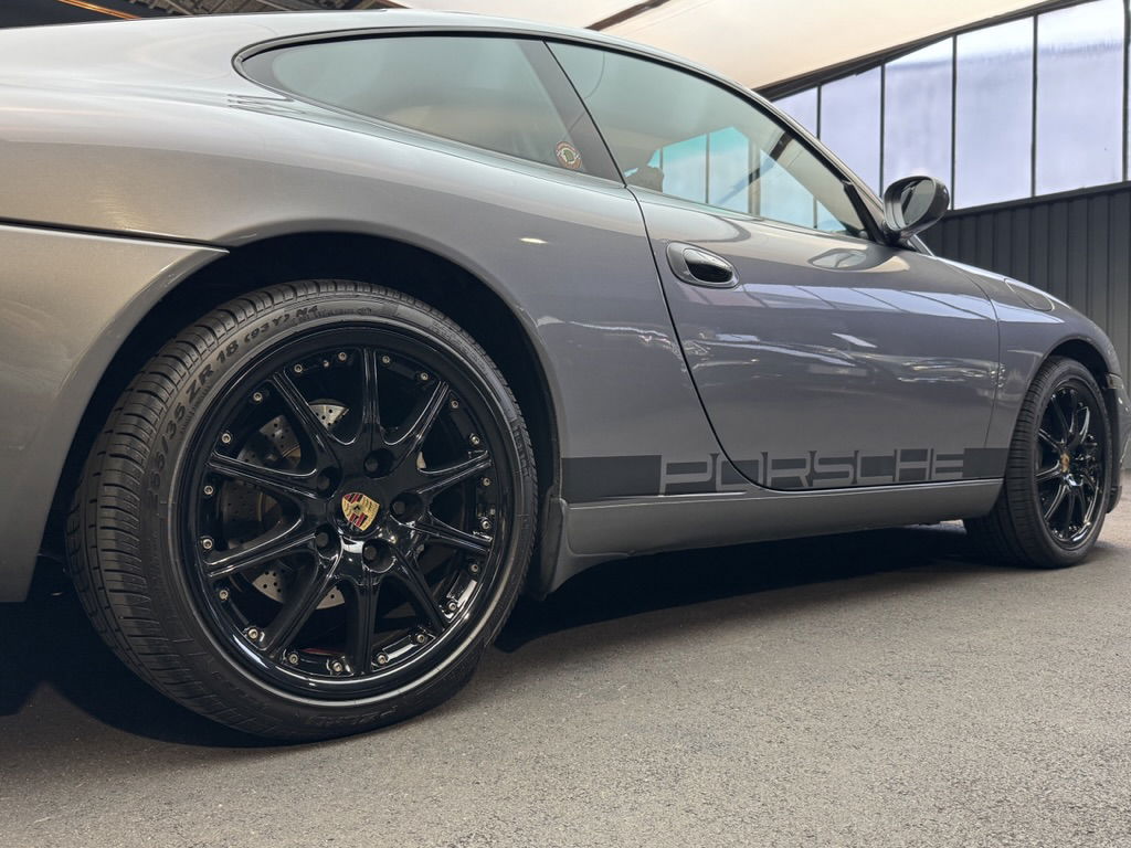 Porsche 996 Carrera 4