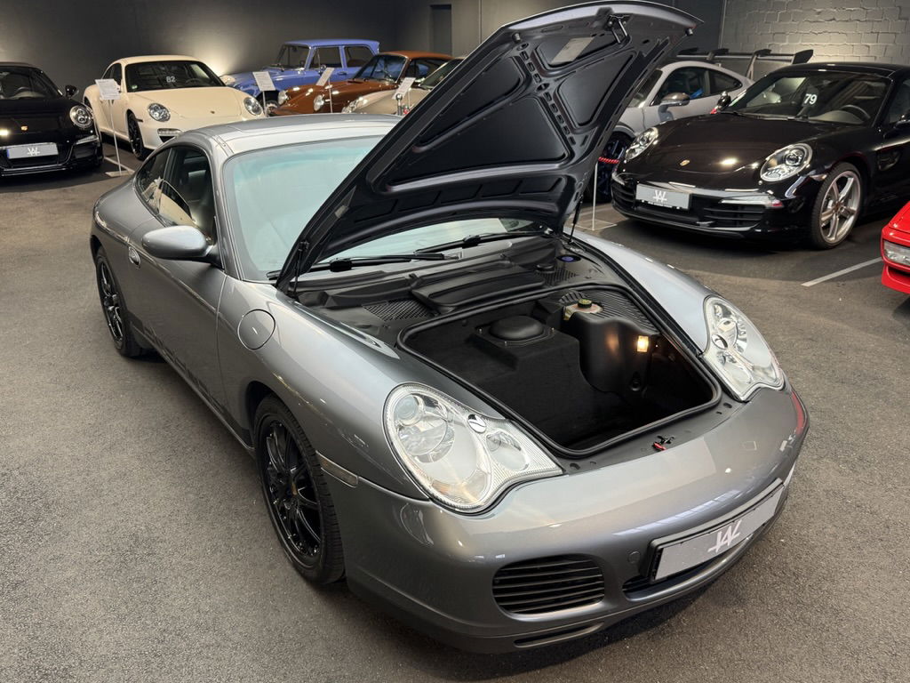 Porsche 996 Carrera 4
