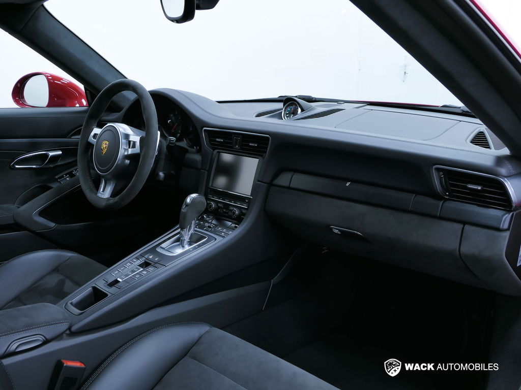 Porsche 991 Carrera GTS