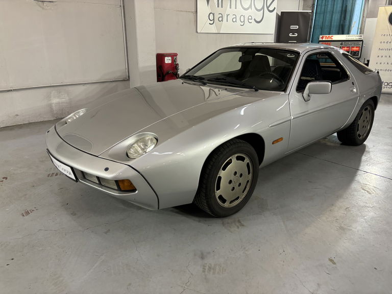 Porsche 928