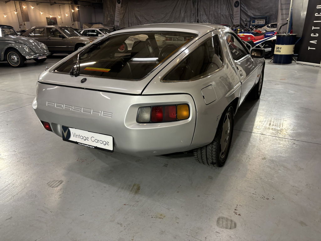 Porsche 928