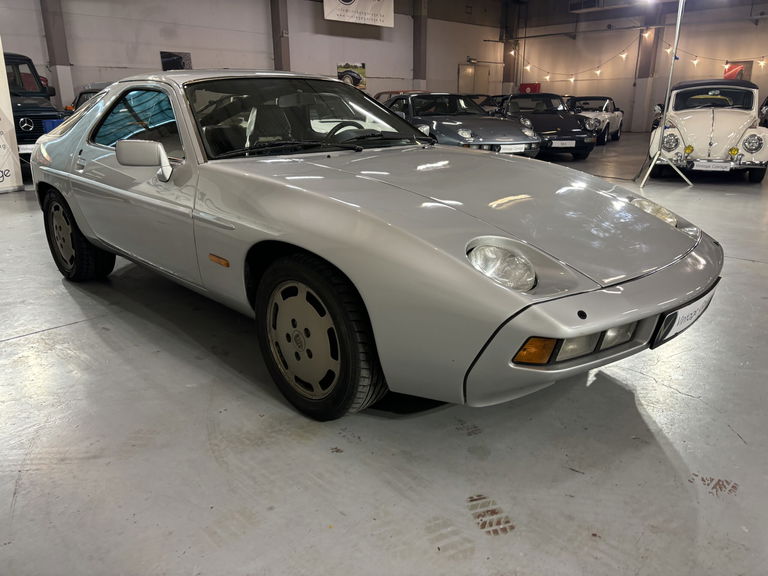 Porsche 928