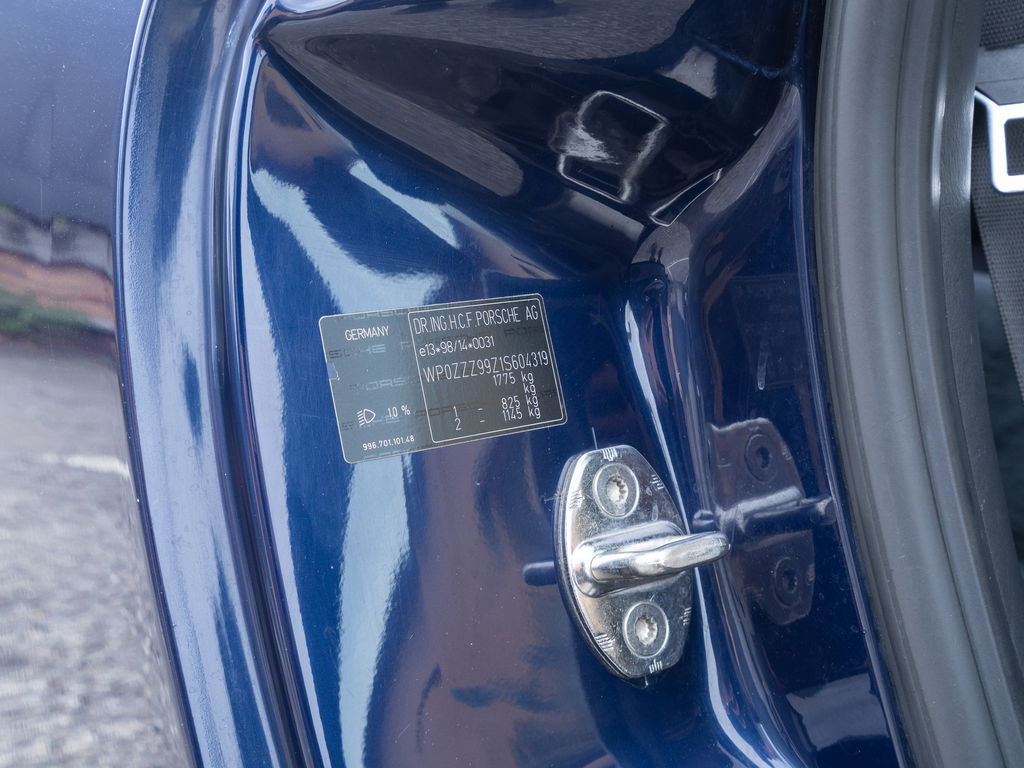 Porsche 996 Carrera 4