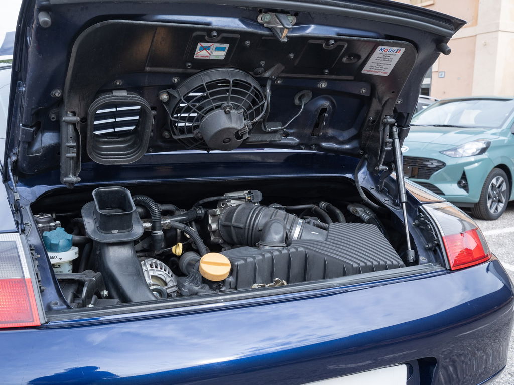 Porsche 996 Carrera 4