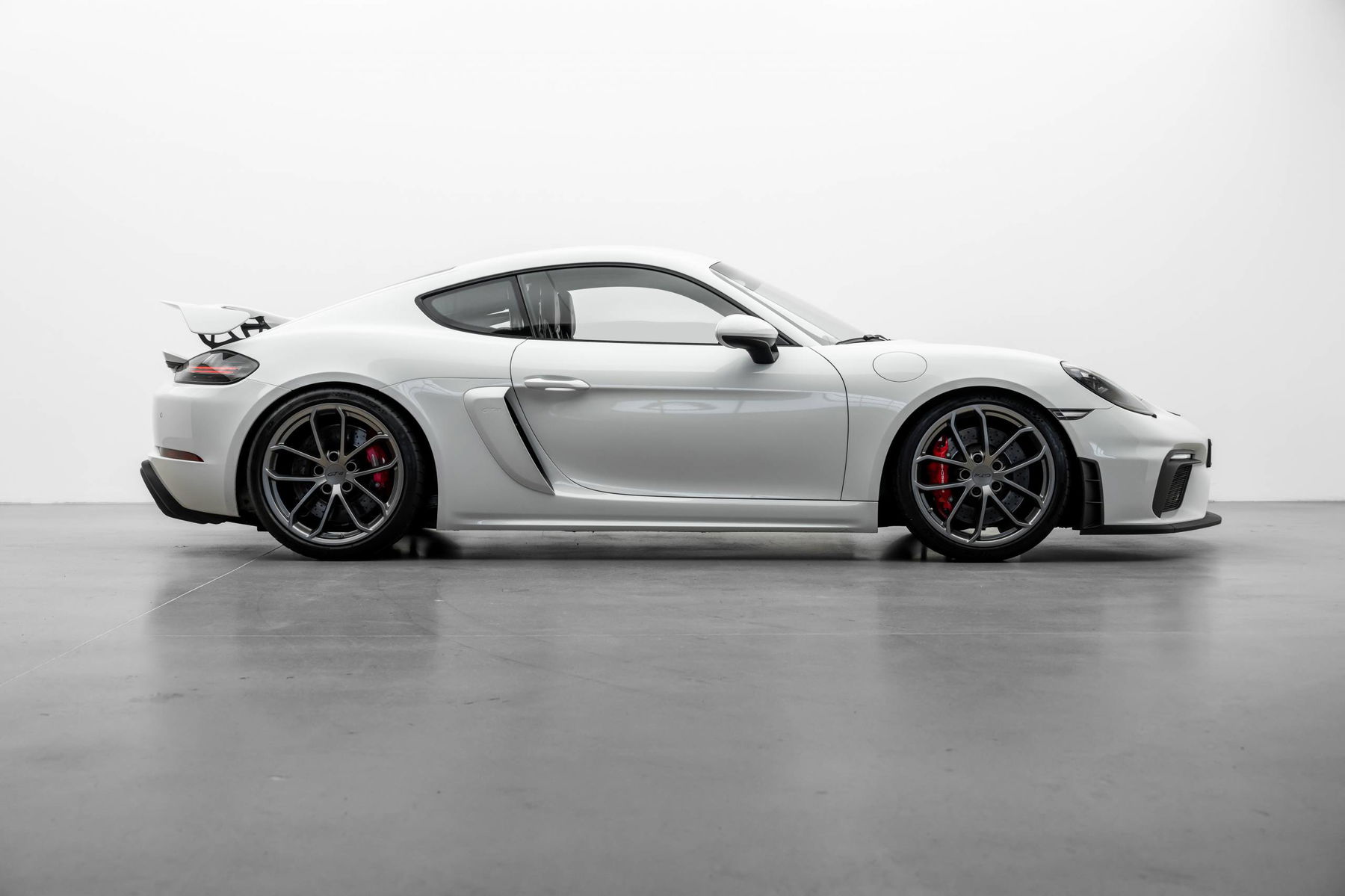 porsche-cayman-718-gt4-03.jpg?