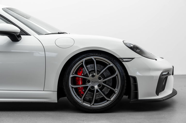 Porsche 718 Cayman GT4