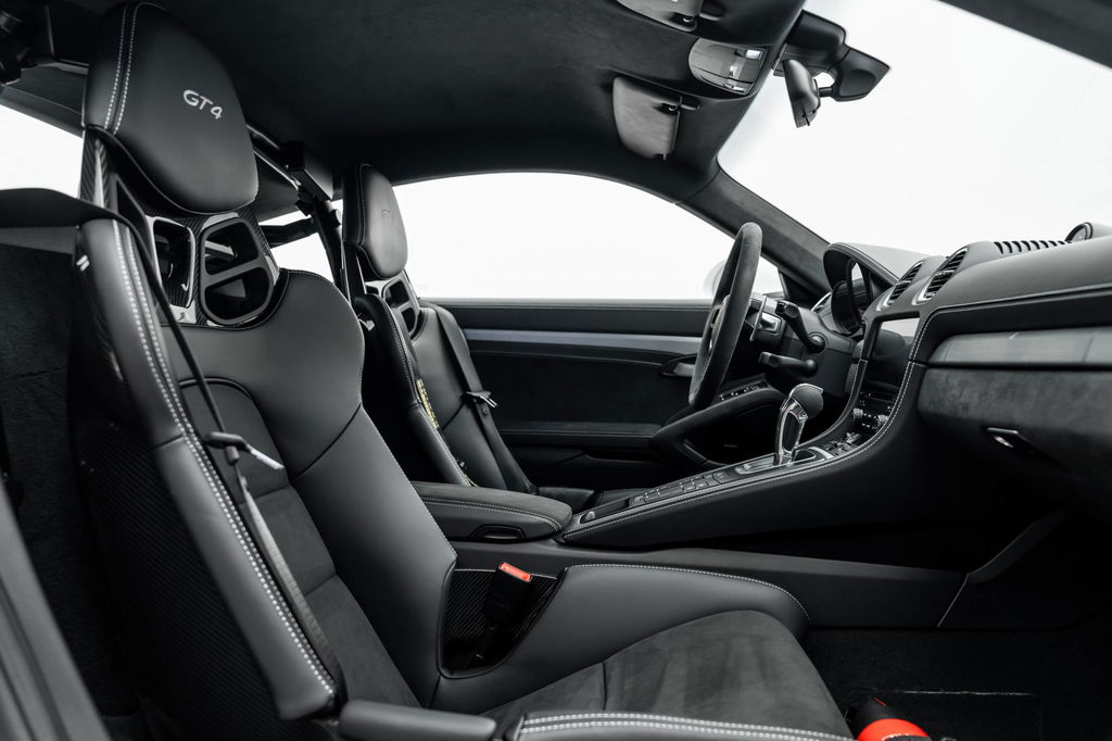 Porsche 718 Cayman GT4
