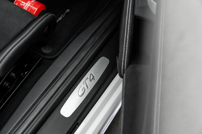 Porsche 718 Cayman GT4