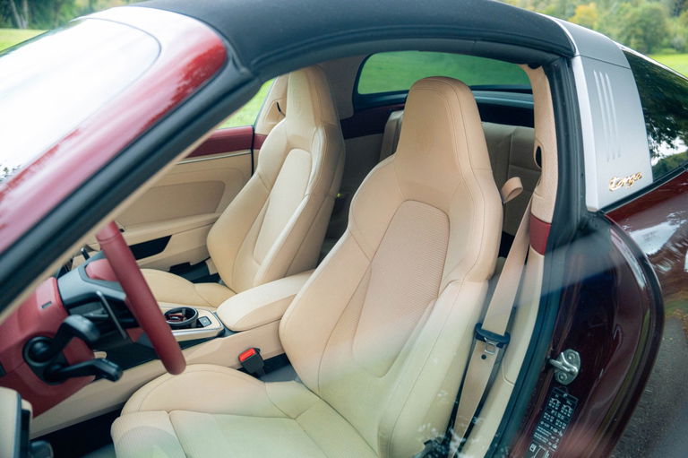 Porsche 992 Heritage Design Edition