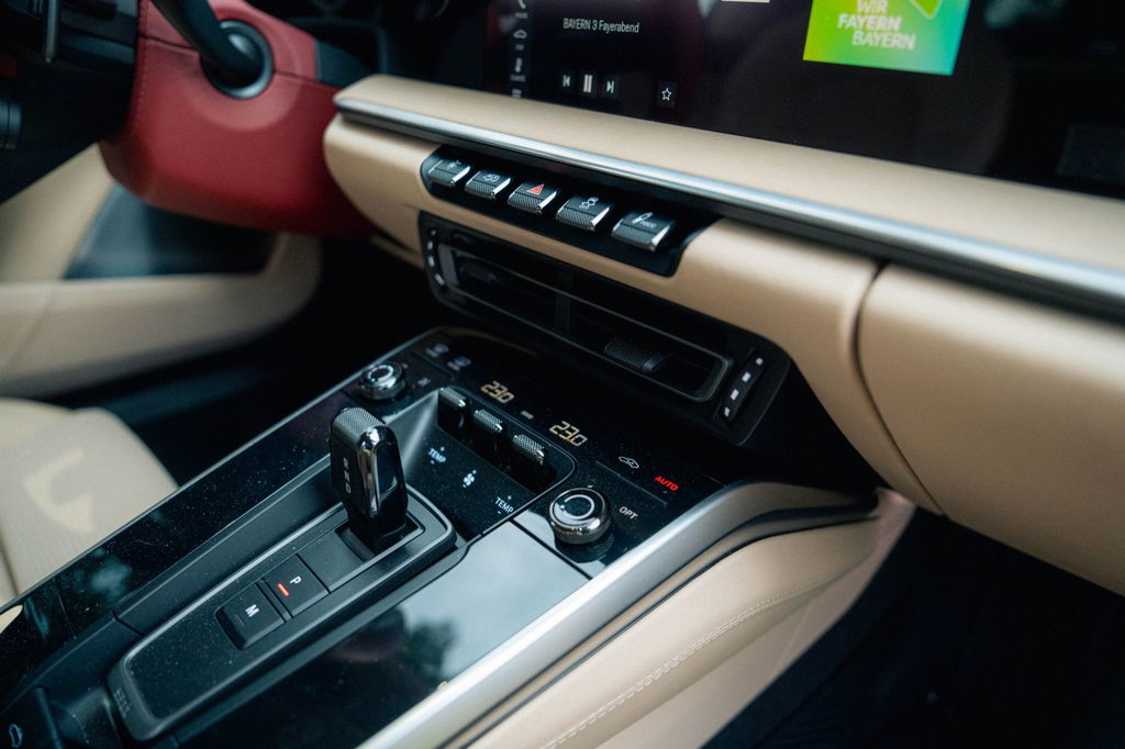 Porsche 992 Heritage Design Edition