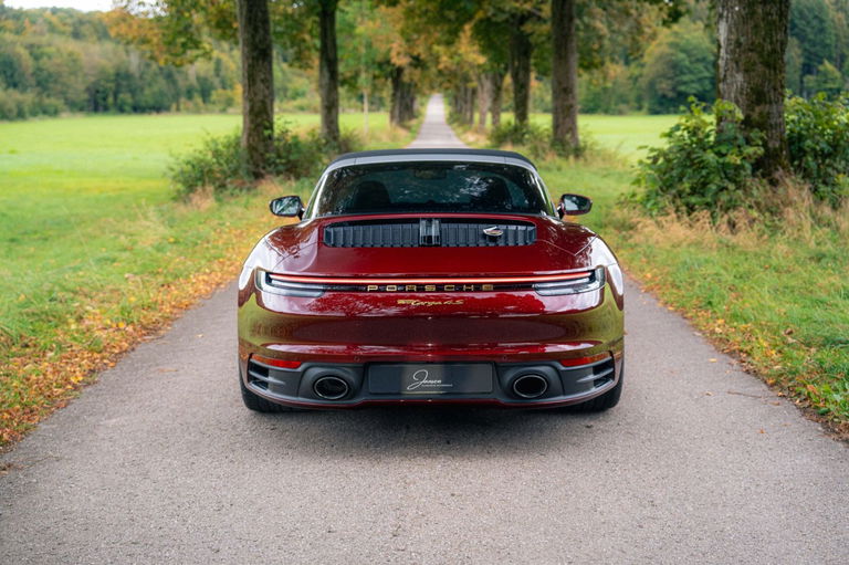 Porsche 992 Heritage Design Edition