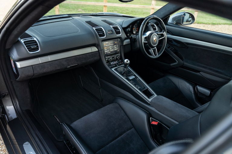 Porsche 981 Cayman GT4