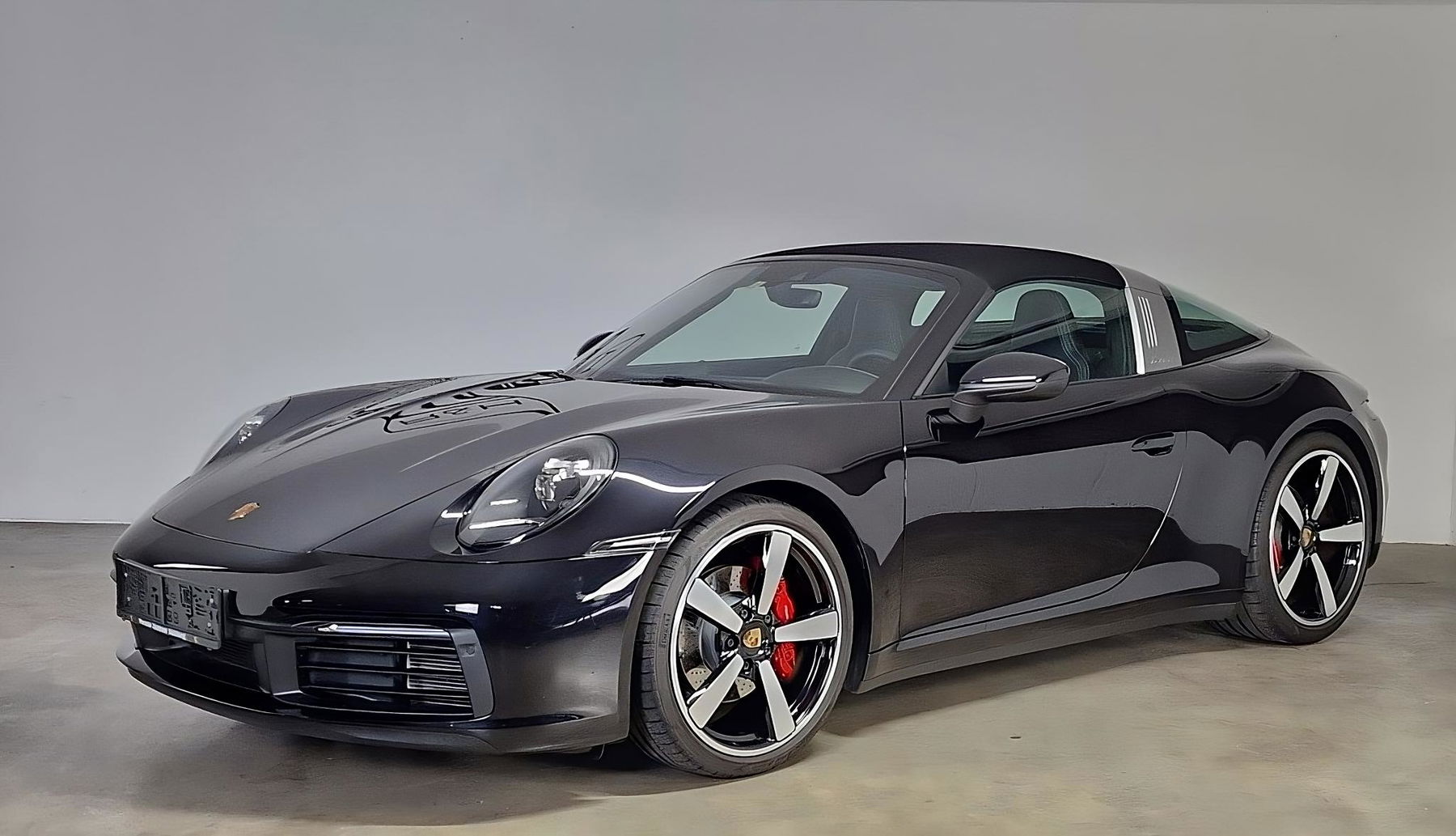 Porsche 992 Carrera 4