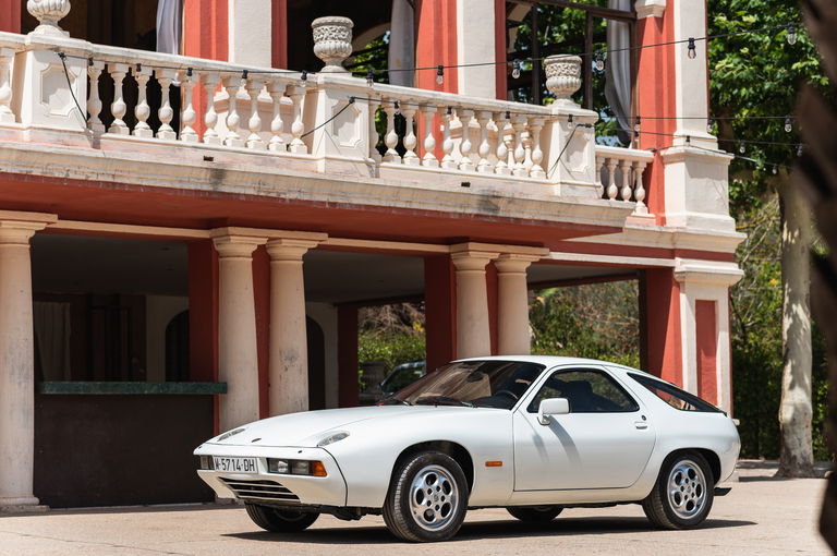 Porsche 928