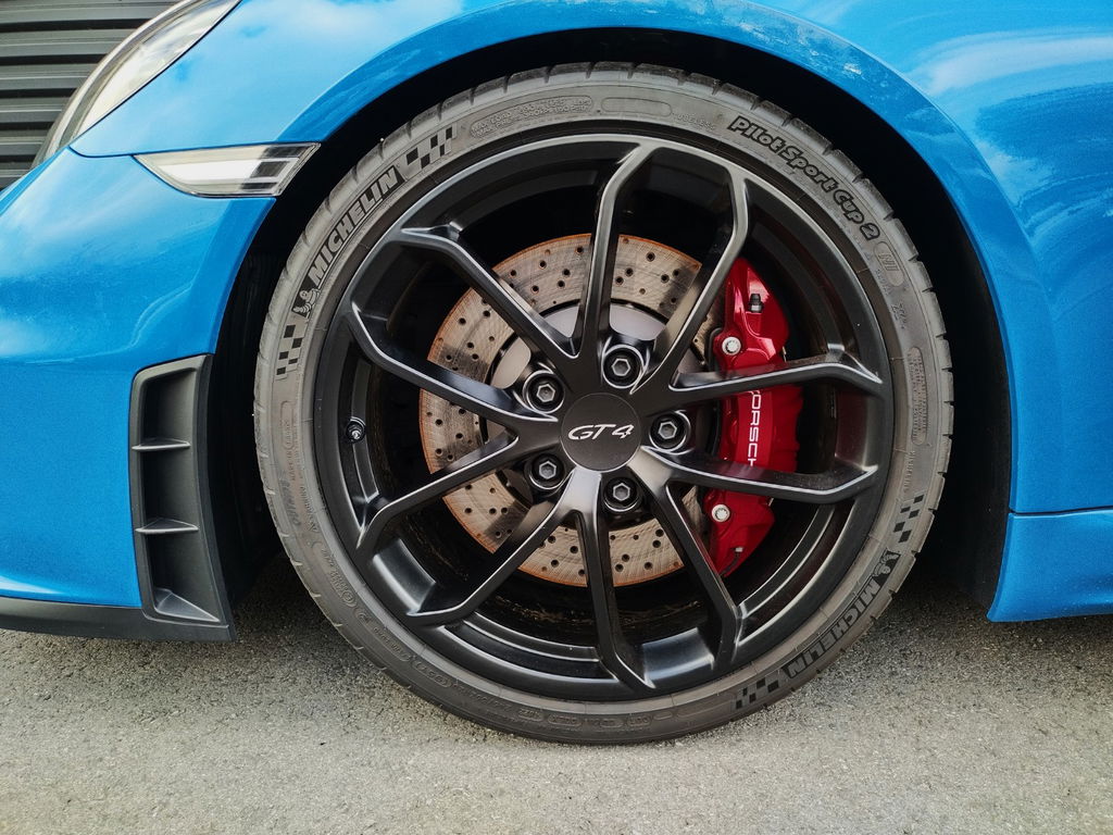 Porsche 718 Cayman GT4