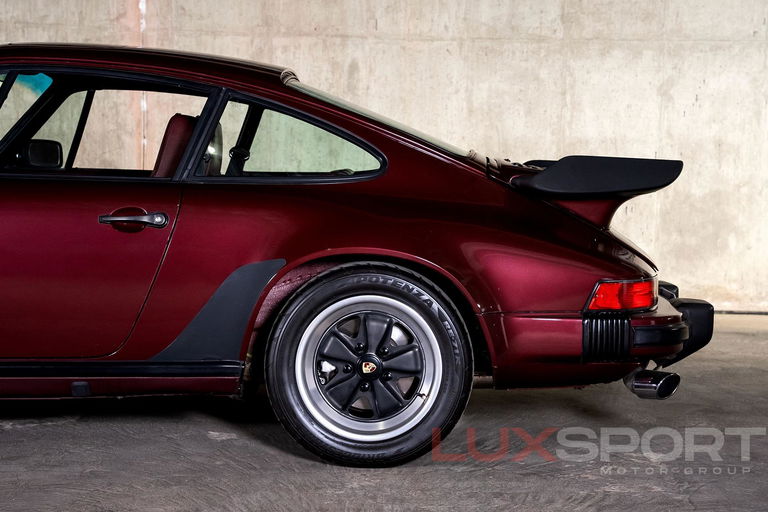 Porsche 911 Carrera 3.2 (US)