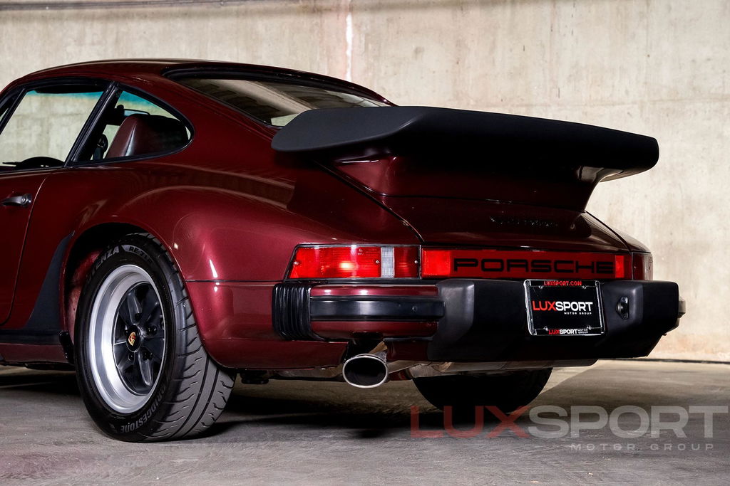 Porsche 911 Carrera 3.2 (US)